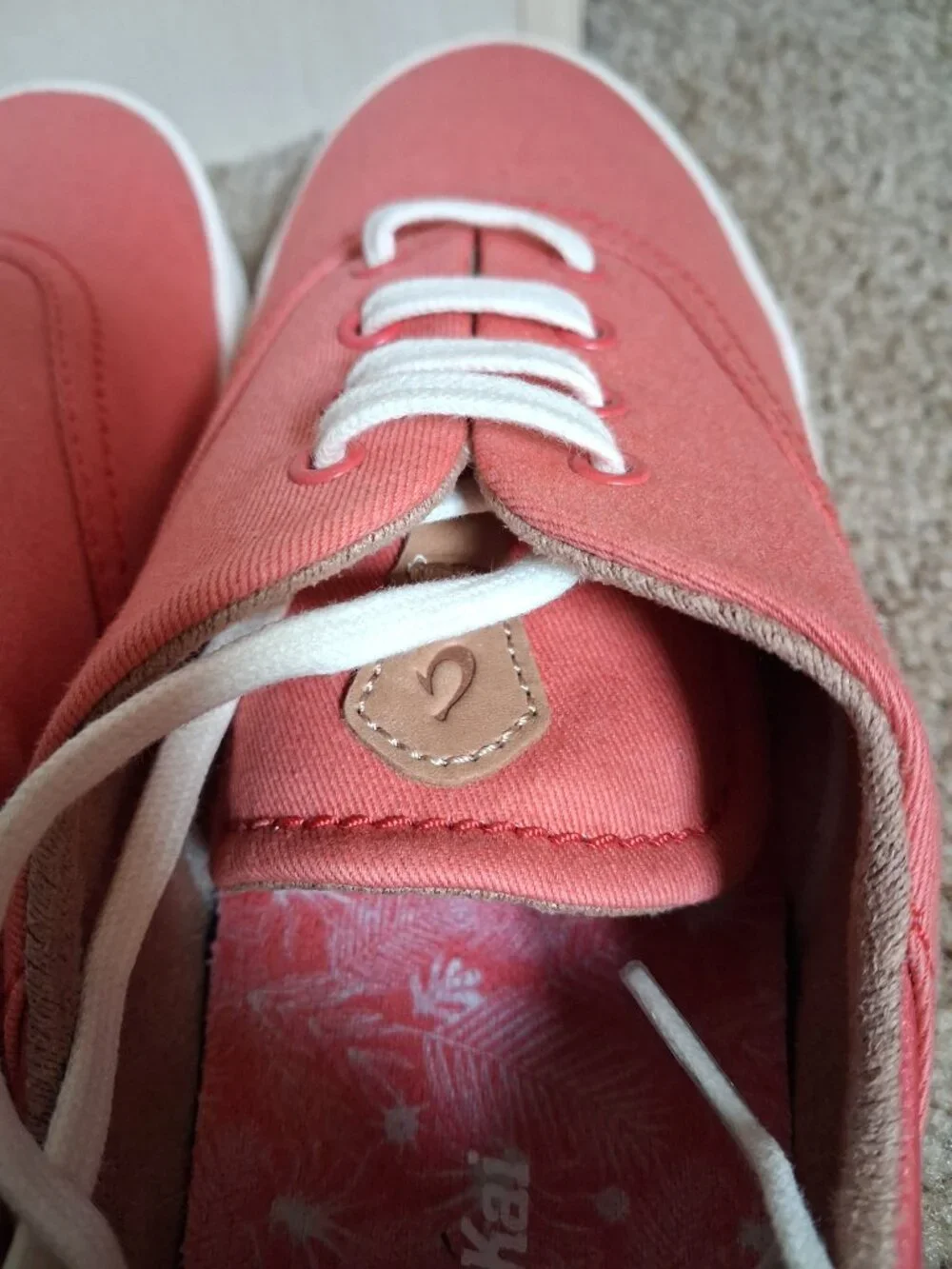 NWT OLUKAI Women's Kohu Lehua Flower (Coral) Lace-Up Sneakers sz US 8